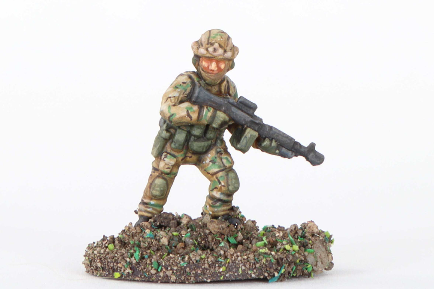 15mm modern special forces miniature soldier with light machine gun on textured base