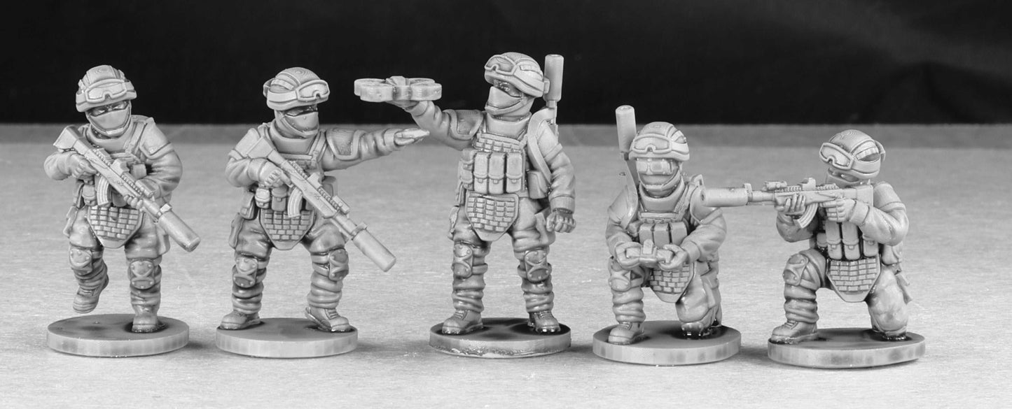 28mm unpainted resin miniatures of modern Russian soldiers in combat poses with weapons and tactical gear