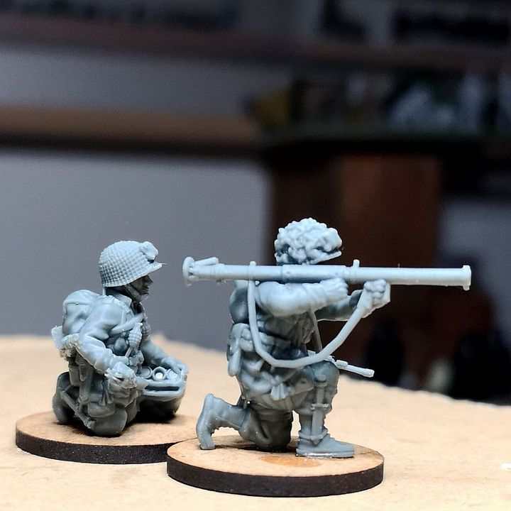 28mm US Paratroopers Bazooka Team firing