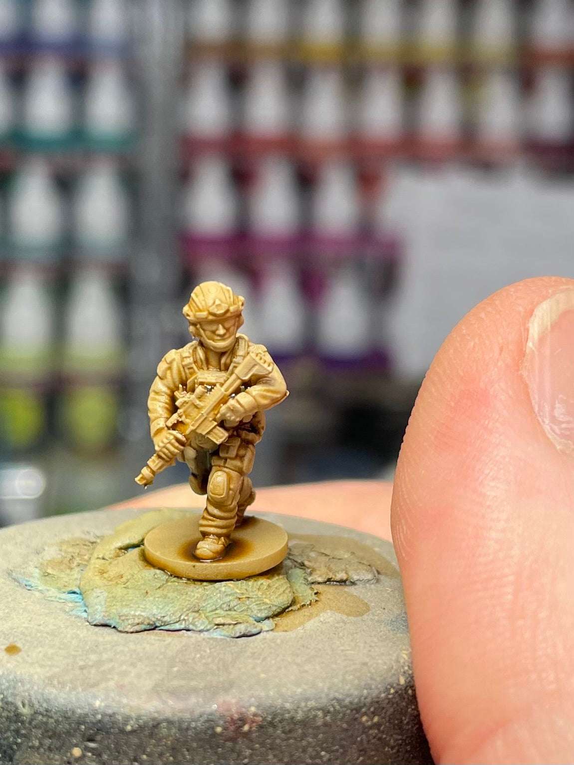 28mm modern United States military operator miniature with new weapon, unpainted resin model