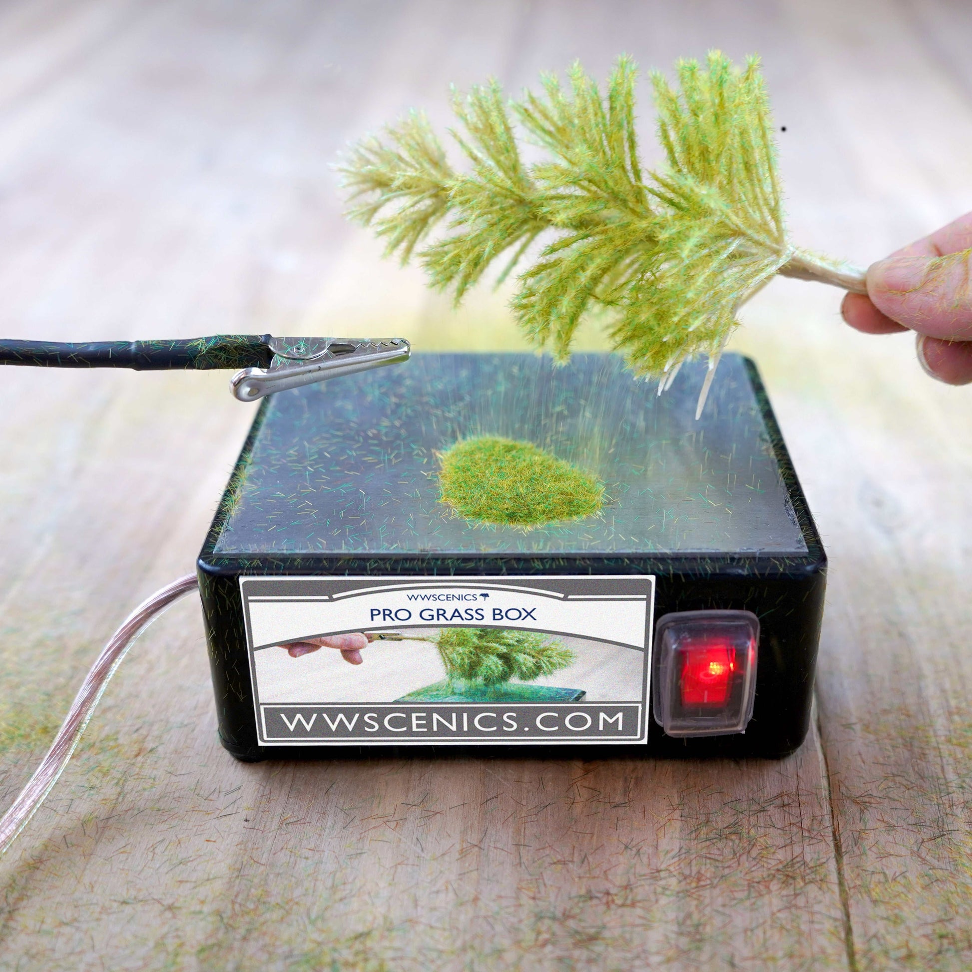 WWScenics Pro Grass Box static grass applicator for miniature bases and dioramas with 3D effect and battery powered design