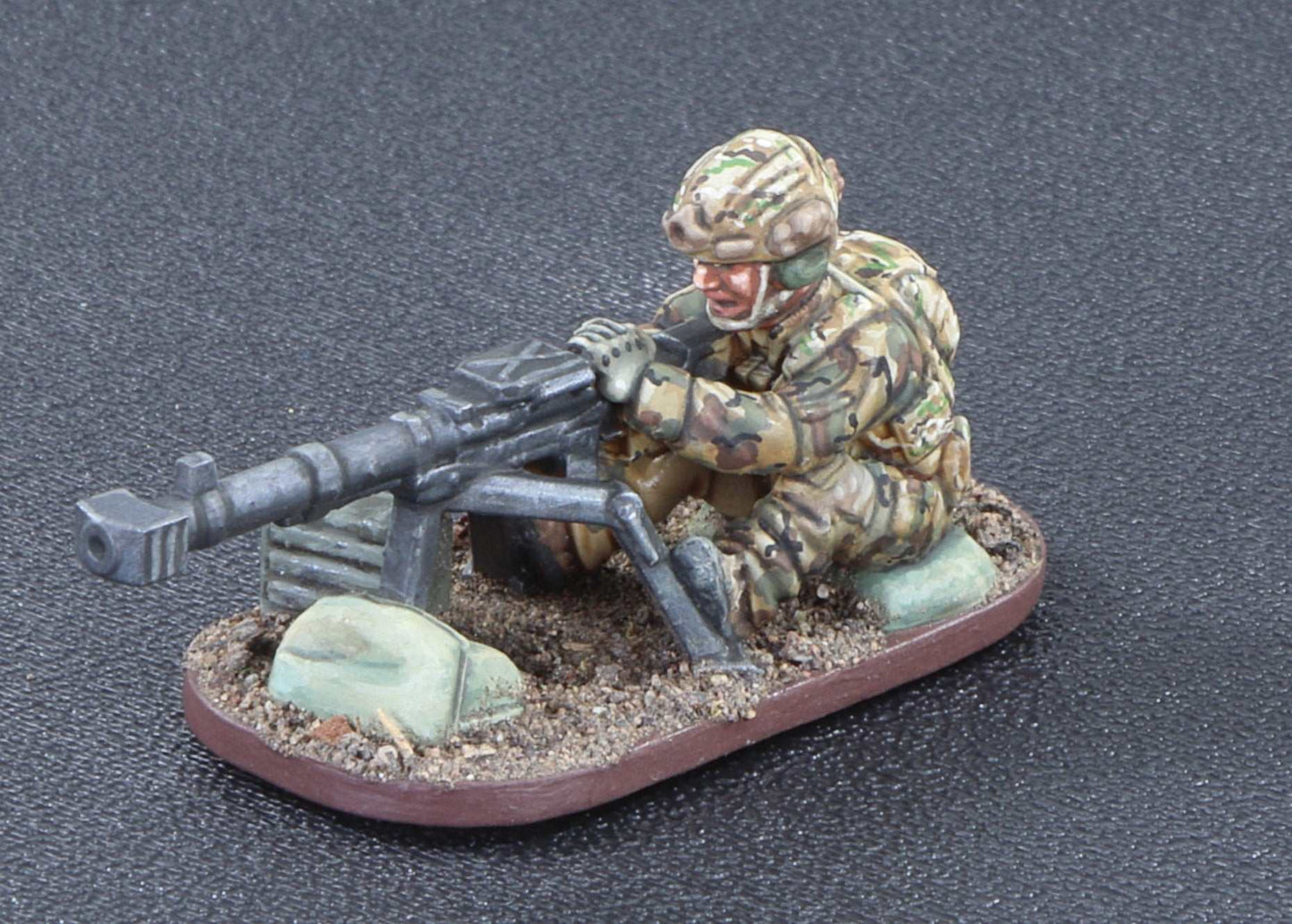 28mm modern special forces miniature soldier in camouflage operating heavy weapon model