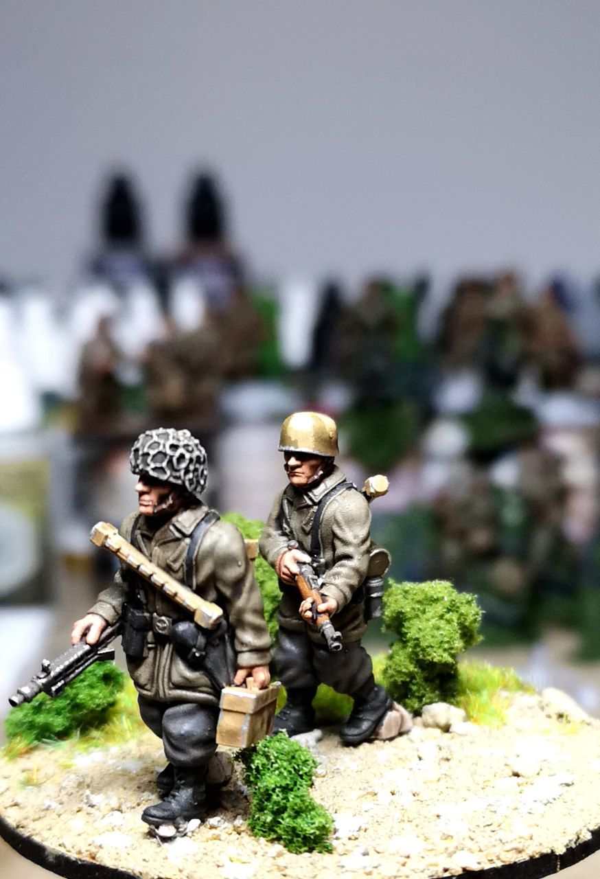 28mm German Fallschirmjager LMG 42 Team 2