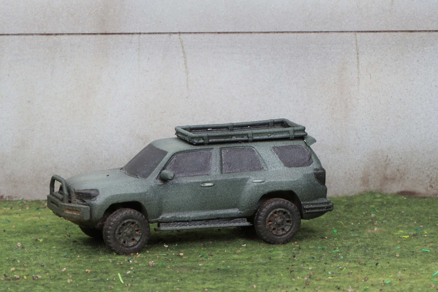 15mm scale modern military SUV model in green with roof rack and detailed resin parts