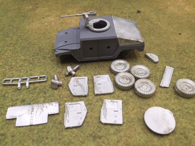 28mm armored HMV 1/50 scale model with detachable doors, weapon, and spare parts on grass background