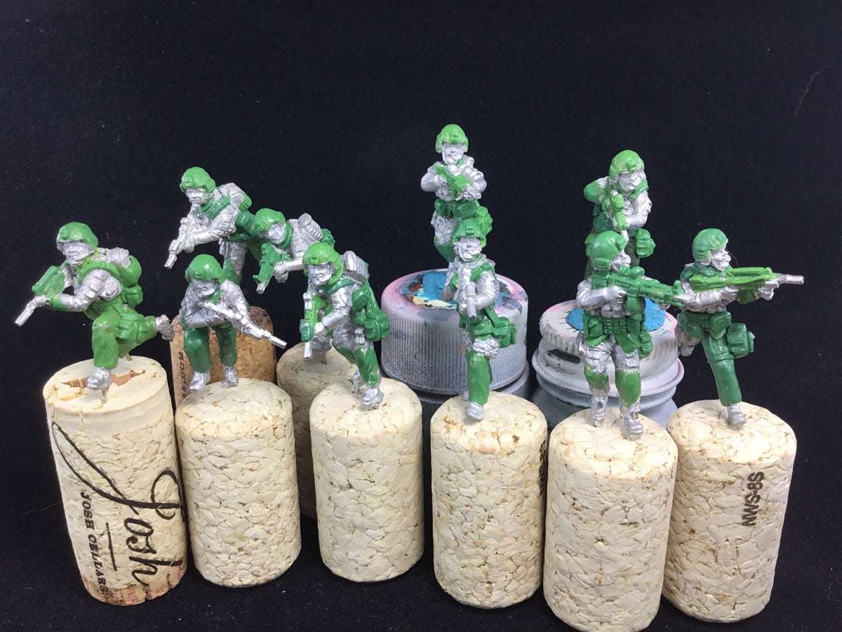 Set of 10 unpainted 28mm French Foreign Legion military miniatures on cork bases