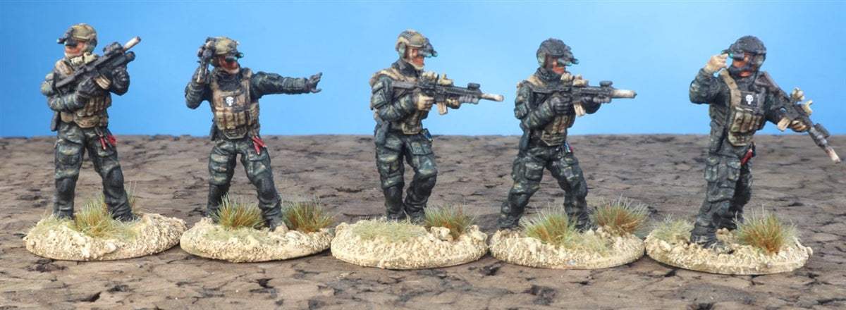 Set of five 28mm Polish GROM miniature figures in combat poses with detailed military gear
