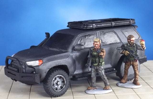 28mm scale modern SUV resin model with metal wheels, roof rack, and satellite dish displayed with miniature figures