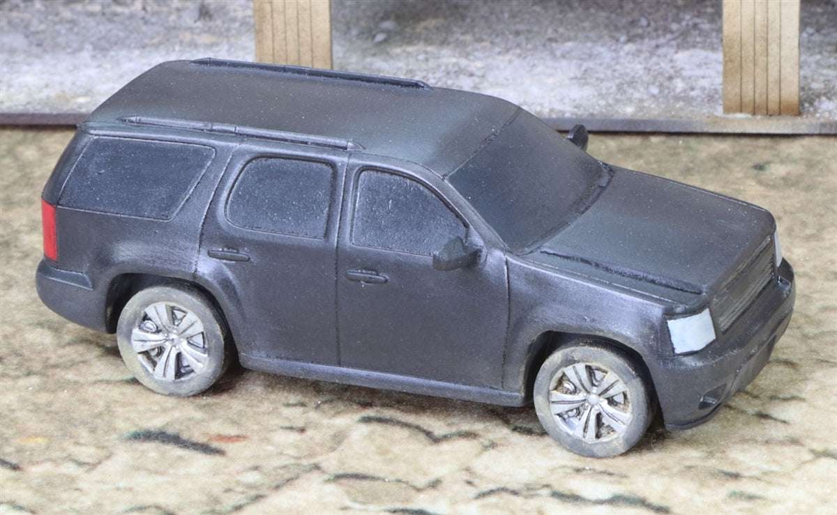 28mm Modern Suv4T resin model with metal wheels and side mirrors in black color, 1/50 scale SUV replica.