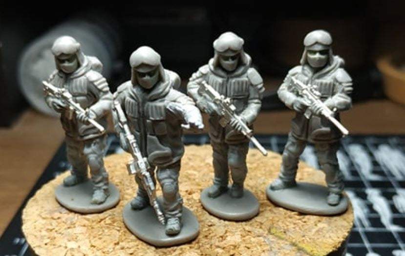 28mm Naga Winter Fighters 2 set of four unpainted miniatures in winter gear with rifles on round bases
