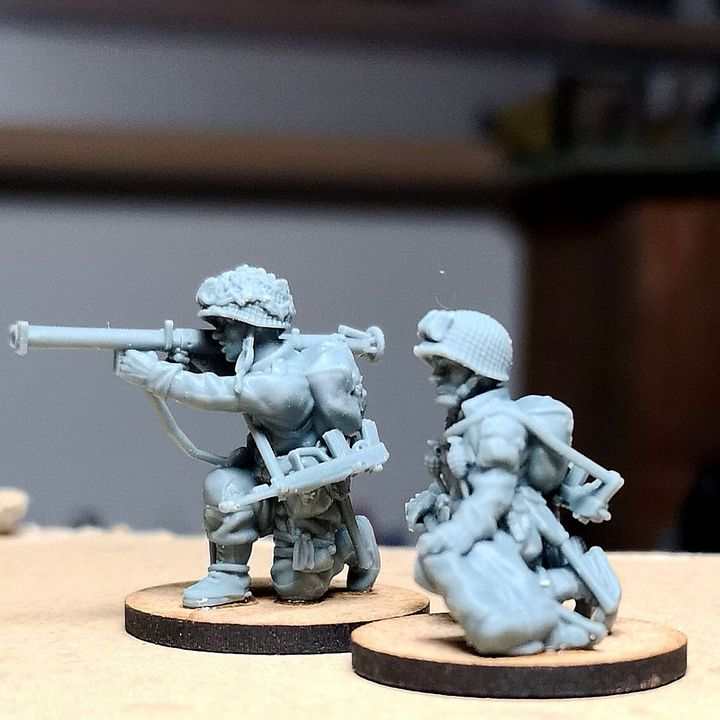 28mm US Paratroopers Bazooka Team firing 2