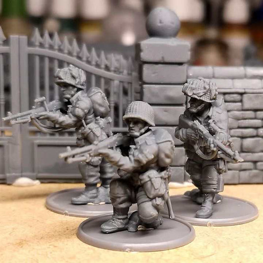 28mm WW2 US paratroopers resin miniatures in combat poses for tabletop games