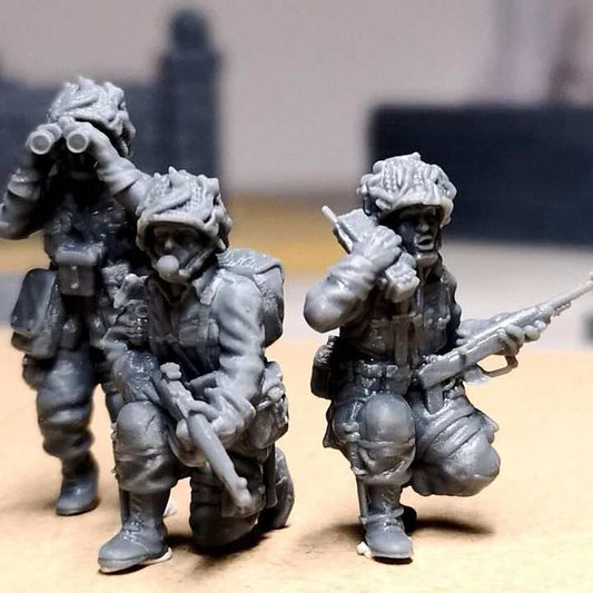 28mm WW2 US paratroopers command group resin miniatures unpainted with binoculars and walkie-talkie poses