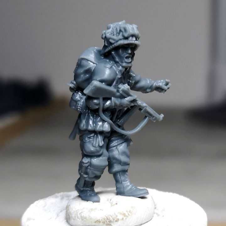 28mm WW2 US PARATROOPER OFFICER/NCO SMG and GRENADE
