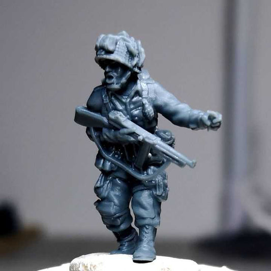 28mm WW2 US paratrooper officer miniature with Thompson SMG and grenade in action pose for wargaming
