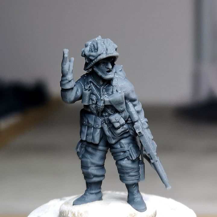 28mm WW2 US PARATROOPER OFFICER/NCO ADVANCE SIGN