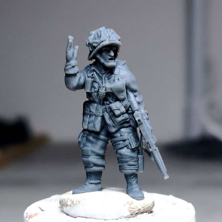 28mm WW2 US PARATROOPER OFFICER/NCO ADVANCE SIGN