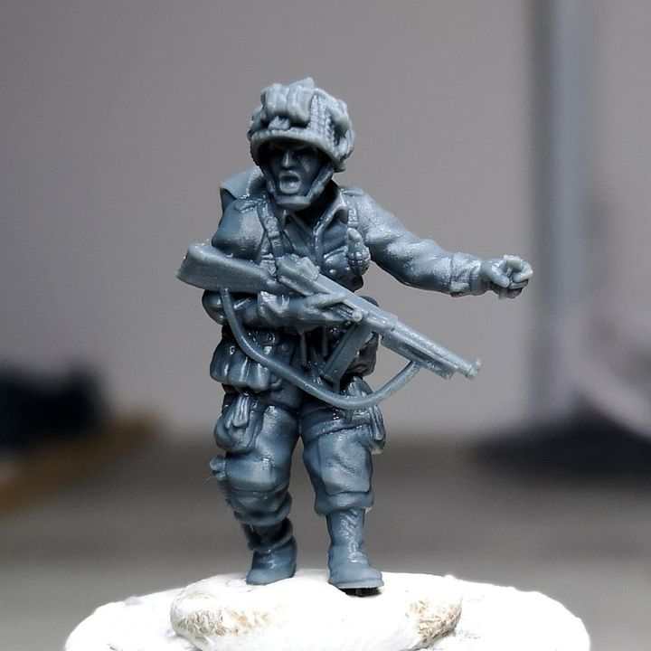 28mm WW2 US PARATROOPER OFFICER/NCO SMG and GRENADE