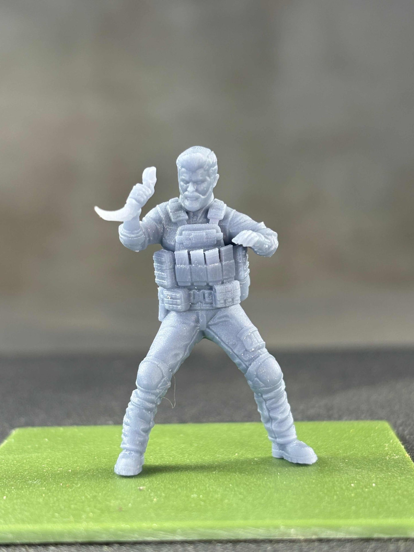 32mm Special Forces Extractor resin miniature unpainted on green base