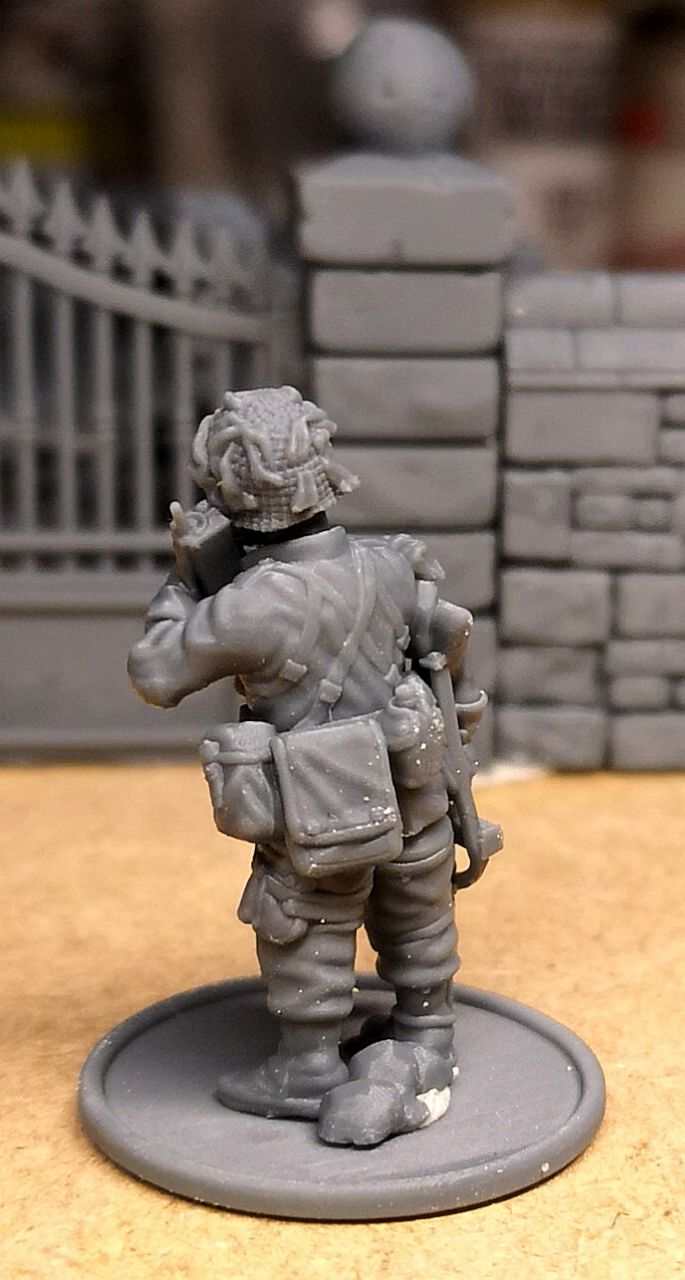 28mm WW2 US OFFICER with Talkie Walkie SCR-536