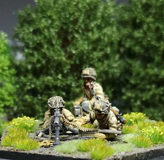 28mm WW2 US paratroopers miniatures with M1919 machine gun and crew in detailed diorama setting