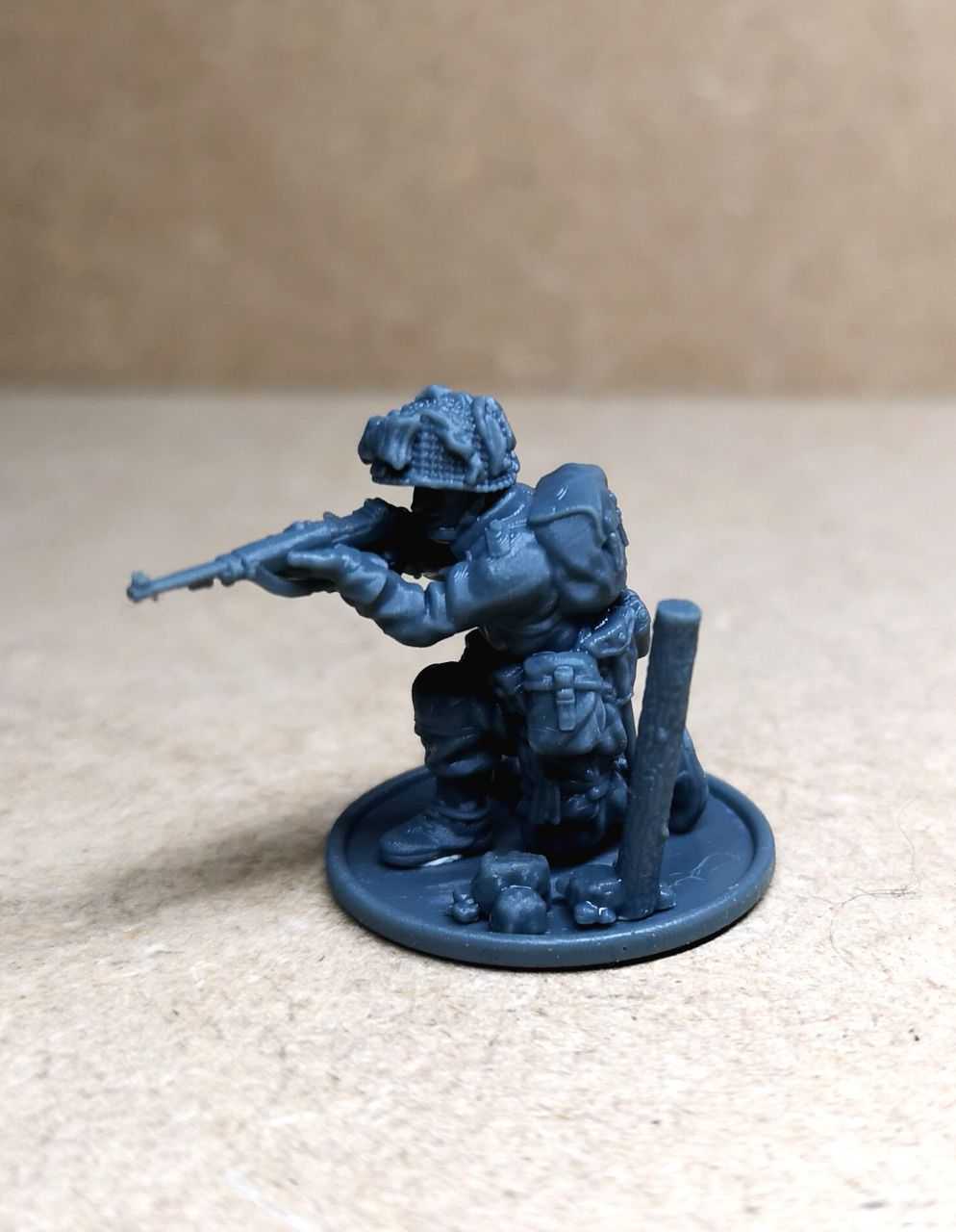 28mm WW2 US Paratrooper firing M1 carbine