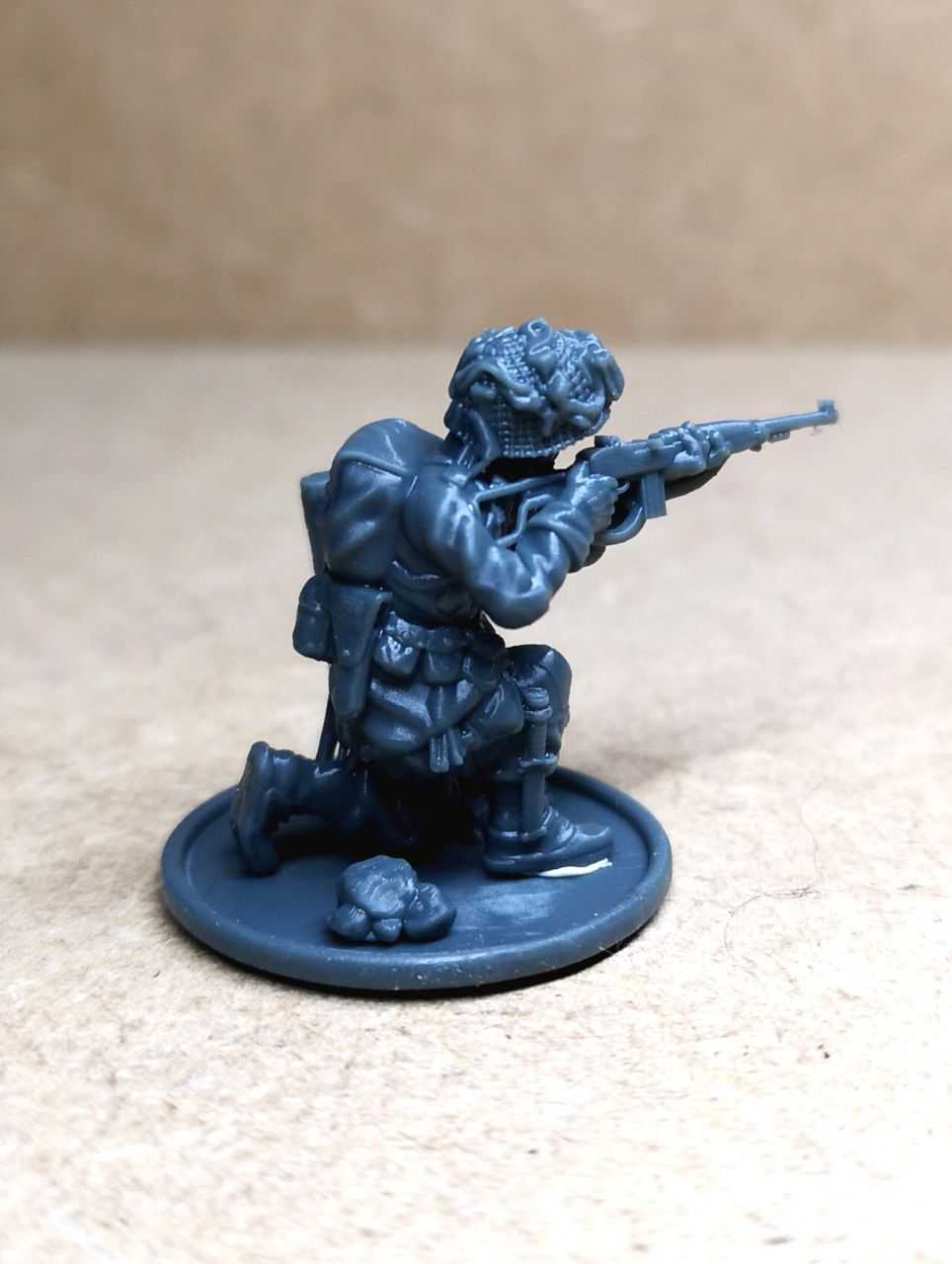 28mm WW2 US Paratrooper firing M1 carbine