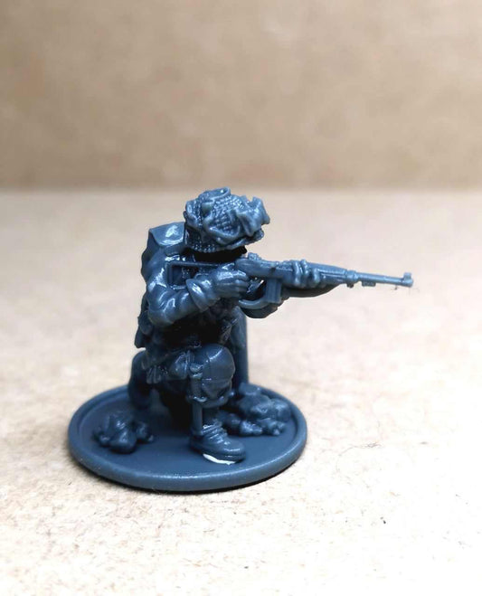 28mm WW2 US Paratrooper miniature firing M1 Carbine unpainted resin model