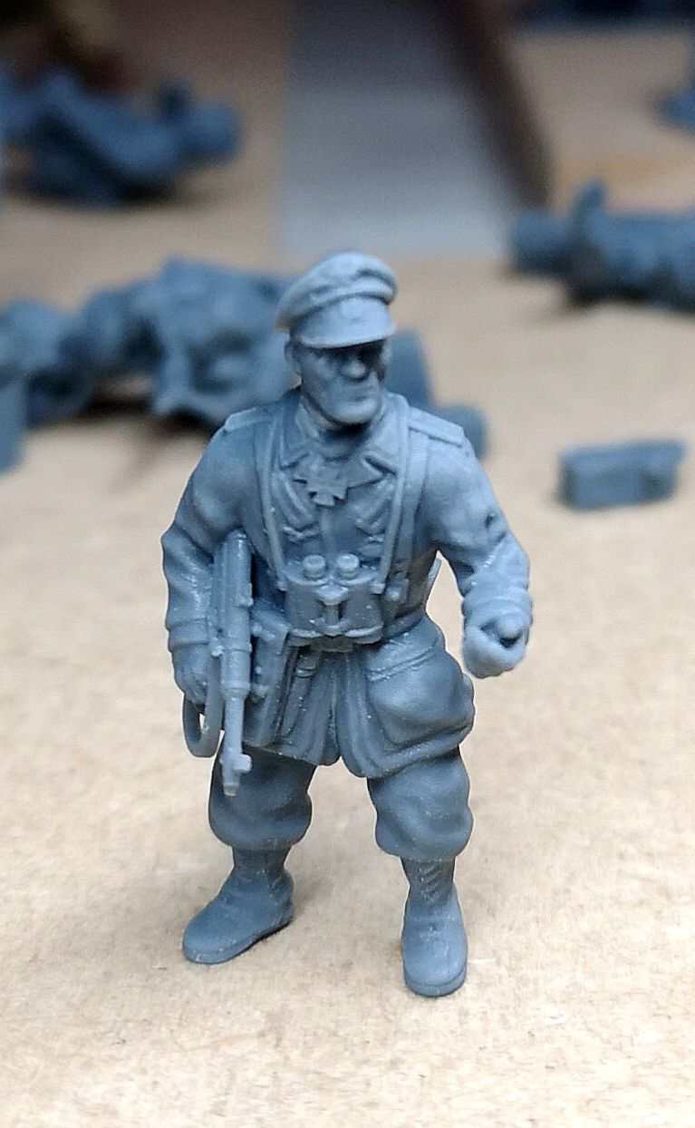 28mm WW2 German Paratrooper Officer Set