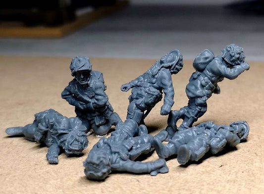 28mm resin miniatures set of WW2 US paratrooper casualties including wounded and fallen figures for tabletop games