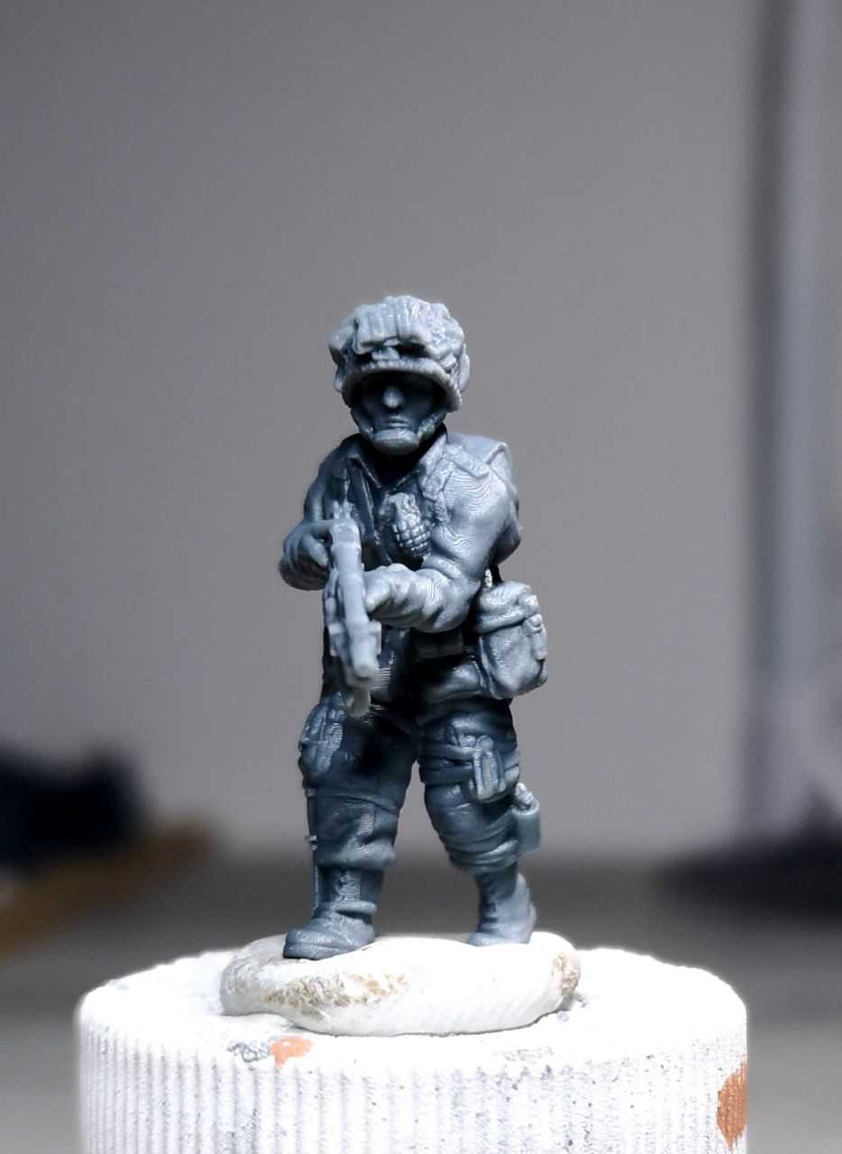 28mm WW2 US Paratrooper miniature with BAR for Bolt Action and skirmish games