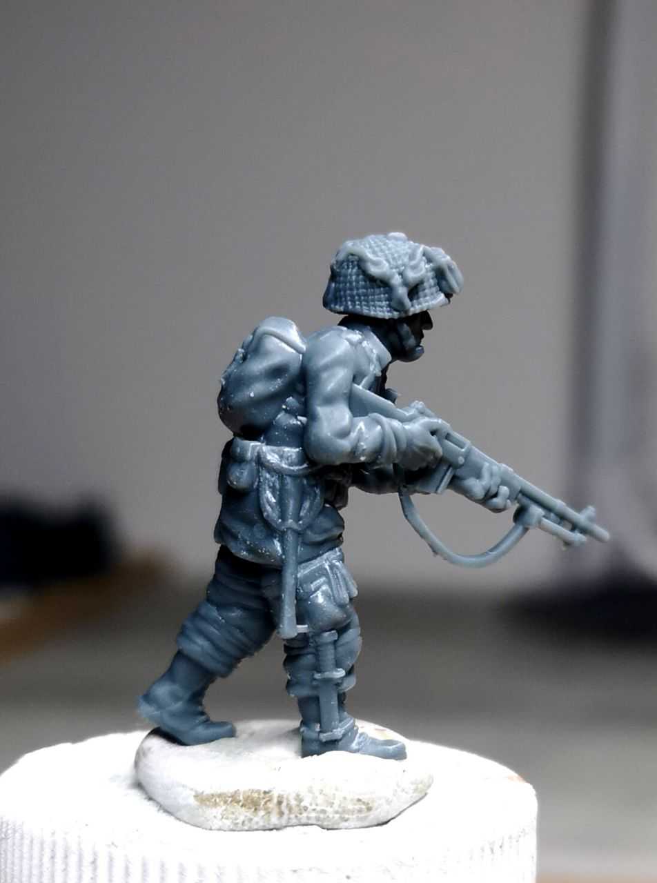 28mm WW2 US PARATROOPER WITH BAR
