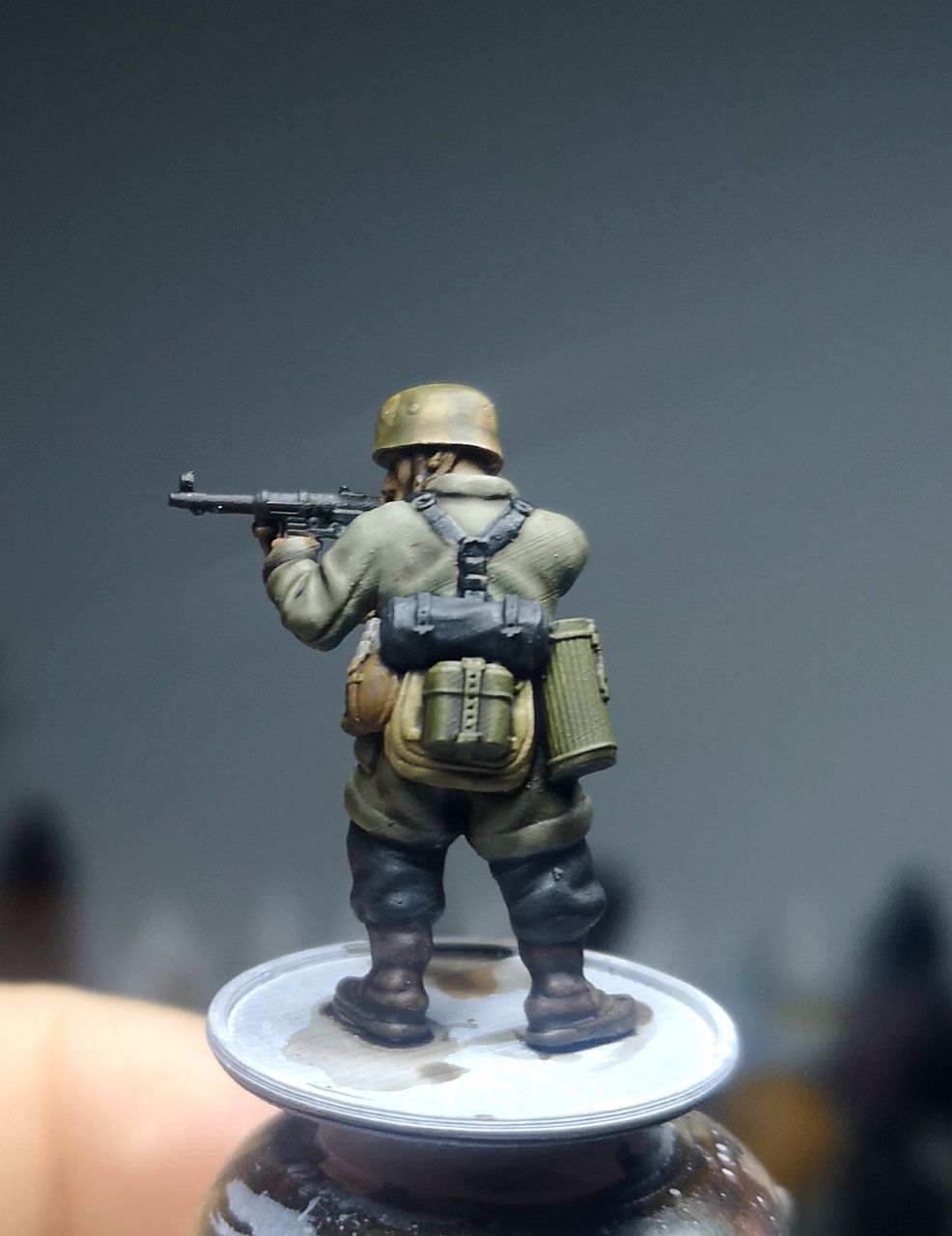 28mm WW2 German Paratrooper firing MP40