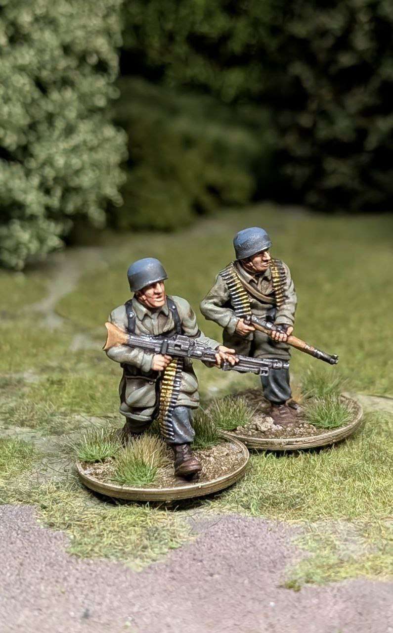 28mm WW2 German Fallschirmjager MG42 machine gunners resin miniatures unpainted